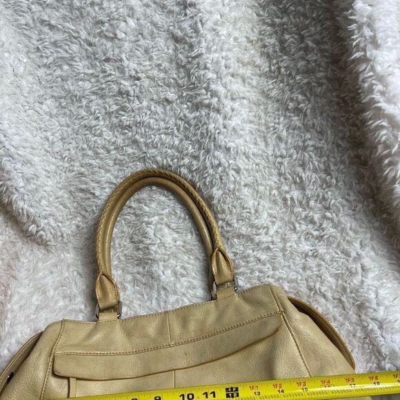 B Makowsky soft leather Beige large shoulder bag with Silver tone Hardwares. - Picture 7 of 13